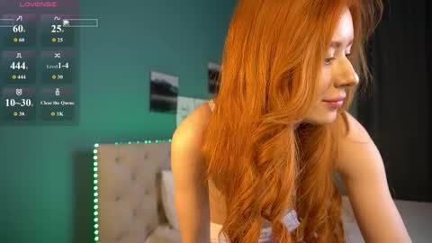 Snapshot of lisafoxy_ chatting on April 19, 12:11 am Lisa online show from April 19, 12:11 am