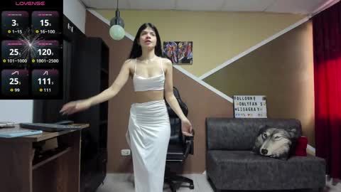 Lisa Gray Independent Model online show from April 4, 7:00 pm