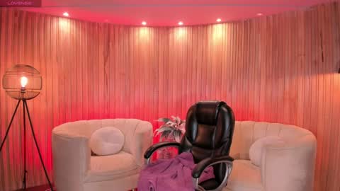 LISA MONROE online show from February 3, 11:58 pm