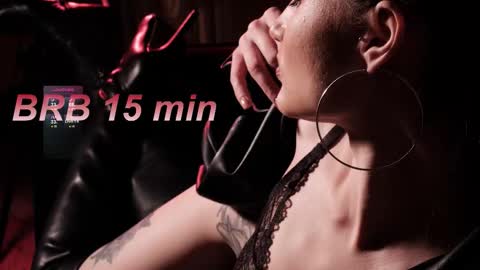 Lisa Moore online show from November 5, 3:50 am