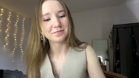 lisasmall online show from June 11, 6:17 pm