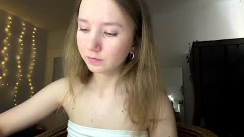 lisasmall online show from June 18, 6:12 pm