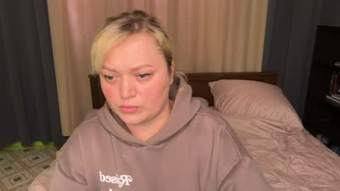 Lisa online show from March 24, 9:36 am