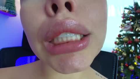 Lisbet online show from December 14, 7:25 pm