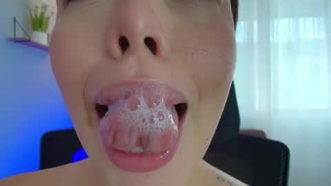 Lisbet online show from March 11, 7:25 pm