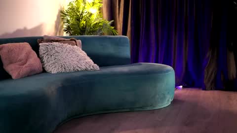 LisetteLuxe online show from June 1, 7:15 pm