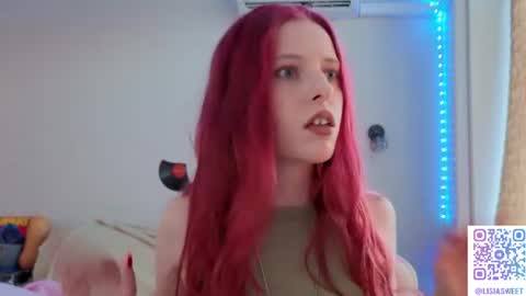 Snapshot of lisiasweet chatting on June 19, 2:32 pm Lika online show from June 19, 2:32 pm