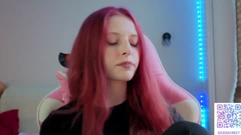 Snapshot of lisiasweet chatting on June 26, 2:32 pm Lika online show from June 26, 2:32 pm