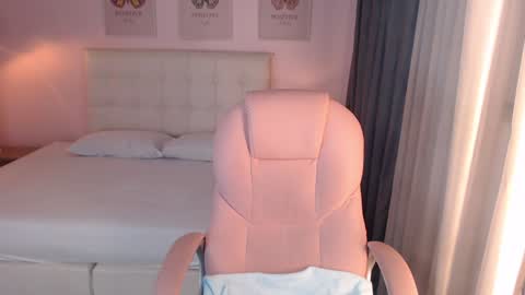 Andrea online show from December 18, 5:10 pm