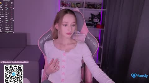 Snapshot of lissa__fox chatting on April 1, 12:06 pm lissa online show from April 1, 12:06 pm