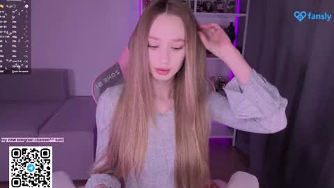 Snapshot of lissa__fox chatting on April 24, 11:23 am lissa online show from April 24, 11:23 am