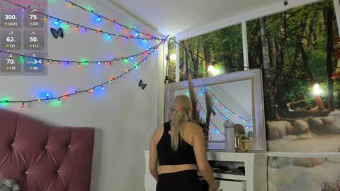 Lissa online show from December 18, 1:59 am