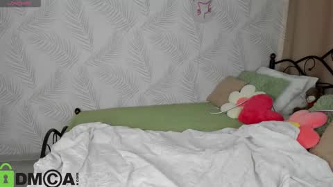 Snapshot of lissa_kitsune chatting on February 19, 7:59 am Lissa online show from February 19, 7:59 am