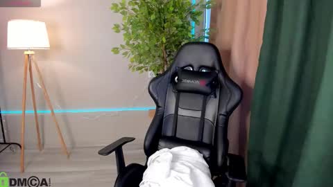 Snapshot of lissa_kitsune chatting on February 28, 7:31 am Lissa online show from February 28, 7:31 am