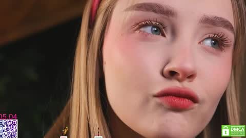 Snapshot of lissa_meooow chatting on April 5, 9:28 am your Liza again. Next stream Dec. 1 at 2 or 3 GMT online show from April 5, 9:28 am