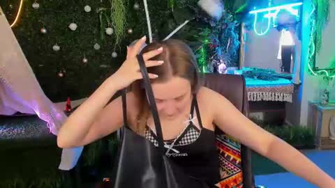 Lissa Telor online show from July 22, 9:01 am