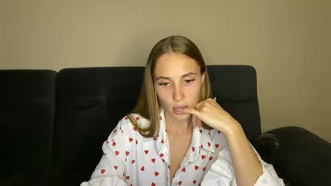 Snapshot of litle_girl05 chatting on October 9, 6:50 pm LUNA online show from October 9, 6:50 pm