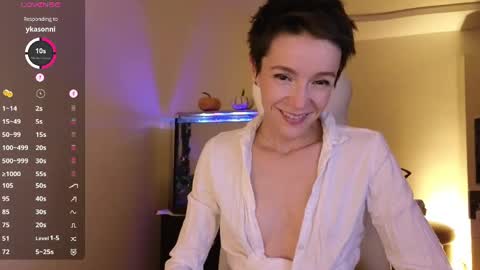 Snapshot of litllle_alis_a chatting on October 6, 8:17 pm Alisa online show from October 6, 8:17 pm