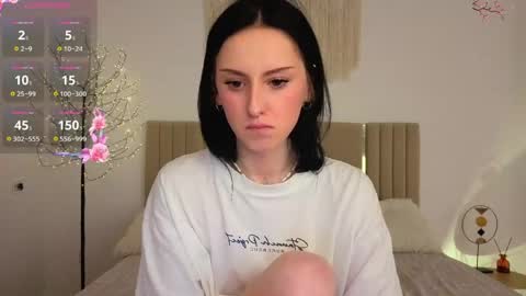 Snapshot of little1_molly chatting on June 6, 9:41 pm Molly online show from June 6, 9:41 pm