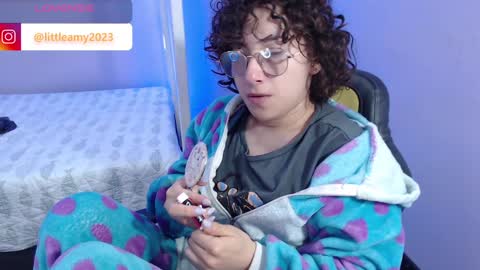  AMY  online show from January 22, 9:02 am
