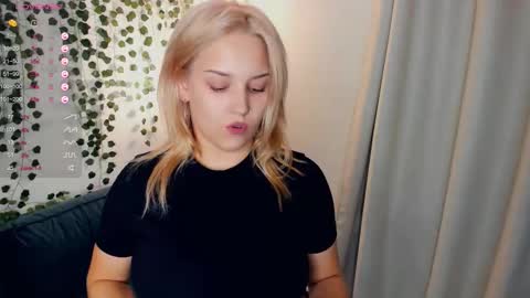 Bella online show from September 24, 7:17 pm