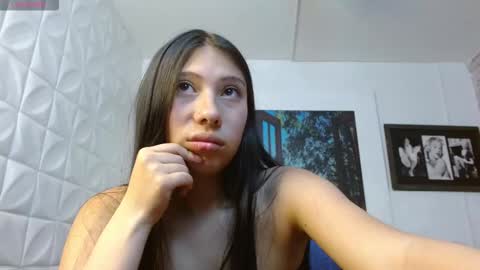 Snapshot of little__sofi_ chatting on November 12, 10:09 pm Sofi online show from November 12, 10:09 pm