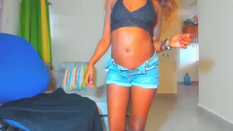 Snapshot of little_africa chatting on January 3, 12:19 pm little_africa online show from January 3, 12:19 pm