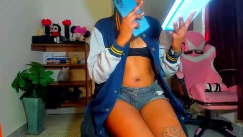 Snapshot of little_africa chatting on February 26, 11:09 am little_africa online show from February 26, 11:09 am