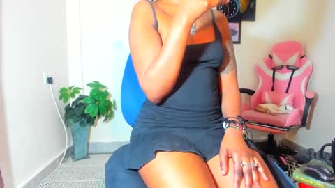 Snapshot of little_africa chatting on March 6, 7:25 am little_africa online show from March 6, 7:25 am