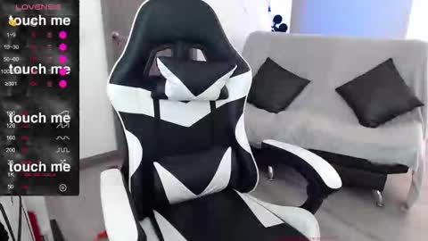 Amelie  online show from November 25, 6:52 pm