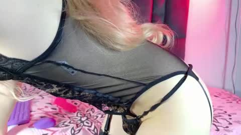 little_bonniie online show from June 7, 7:50 pm