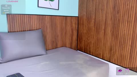 Snapshot of little_candygirl36 chatting on December 14, 7:51 pm little_candygirl36 online show from December 14, 7:51 pm