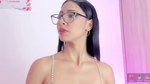 Snapshot of little_channel_ chatting on November 25, 11:21 am online show from November 25, 11:21 am