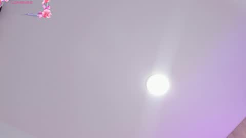 Snapshot of little_channel_ chatting on December 15, 10:52 am online show from December 15, 10:52 am