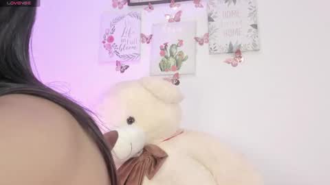 Snapshot of little_channel_ chatting on June 20, 11:24 am online show from June 20, 11:24 am