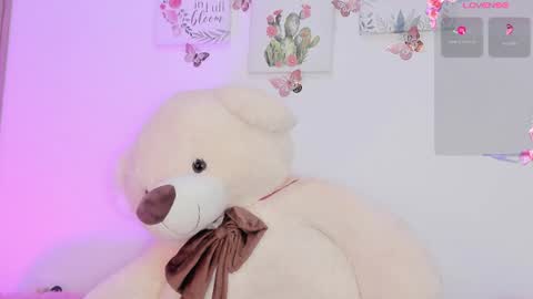 Snapshot of little_channel_ chatting on June 22, 11:29 am online show from June 22, 11:29 am