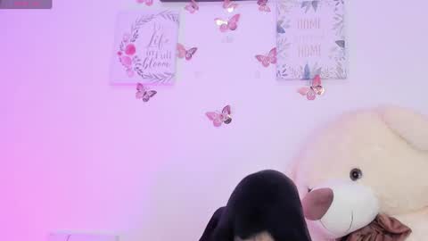 Snapshot of little_channel_ chatting on August 3, 11:15 am online show from August 3, 11:15 am