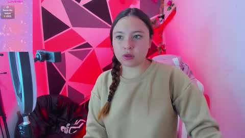 Snapshot of little_emma0 chatting on March 23, 1:09 am Carol online show from March 23, 1:09 am