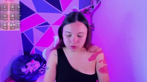 Snapshot of little_emma0 chatting on April 5, 4:04 pm Carol online show from April 5, 4:04 pm