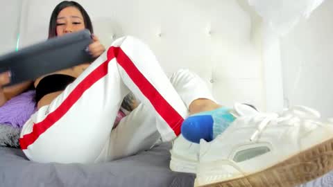 Snapshot of little_jenni chatting on October 25, 1:51 pm online show from October 25, 1:51 pm