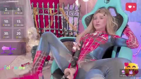 Snapshot of little_lili19 chatting on October 31, 9:27 pm Lili online show from October 31, 9:27 pm