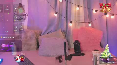 Snapshot of little_lili19 chatting on November 22, 9:14 pm Lili online show from November 22, 9:14 pm