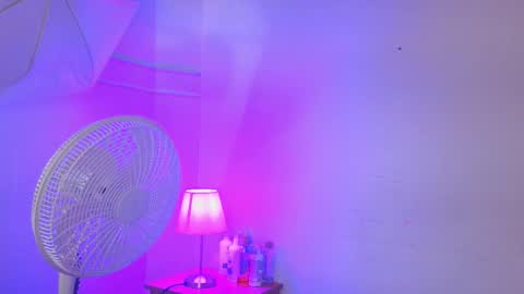 little_lilith_apple online show from November 23, 7:13 pm