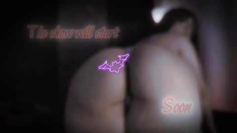 Snapshot of little_maeve chatting on October 31, 11:28 pm Maeve online show from October 31, 11:28 pm