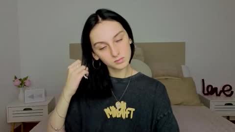 little_mollee online show from October 16, 8:10 pm