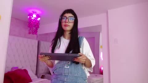 Snapshot of little_paulette chatting on March 29, 4:01 am Paulette online show from March 29, 4:01 am