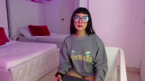 Snapshot of little_paulette chatting on April 18, 3:43 am Paulette online show from April 18, 3:43 am