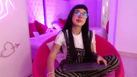 Snapshot of little_paulette chatting on May 8, 3:45 am Paulette online show from May 8, 3:45 am
