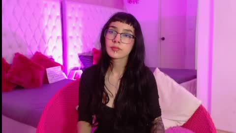 Snapshot of little_paulette chatting on May 27, 4:20 am Paulette online show from May 27, 4:20 am