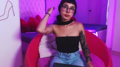 Snapshot of little_paulette chatting on June 3, 3:53 am Paulette online show from June 3, 3:53 am